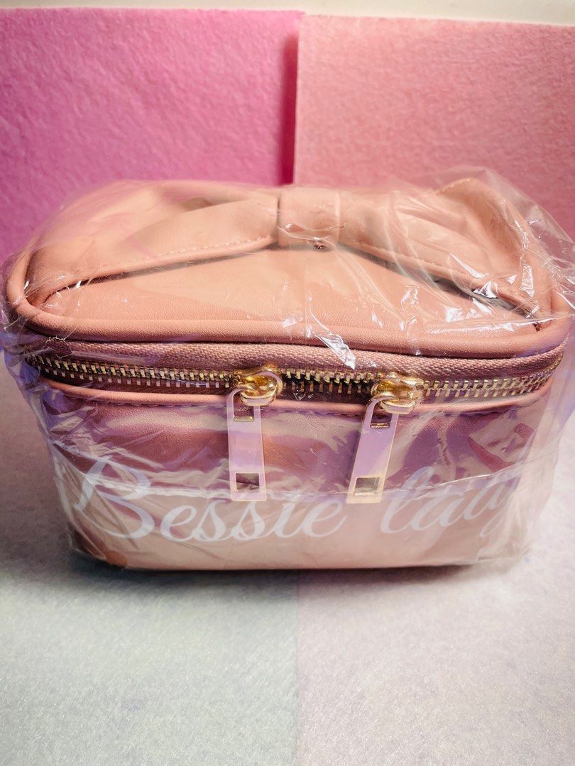 由 zxc12478 (刊登 ID 1379082332，圖片 1) 提交，位於 新北市 (New Taipei) 的 化妝包 (類別：個人消毒用品)，說明：。