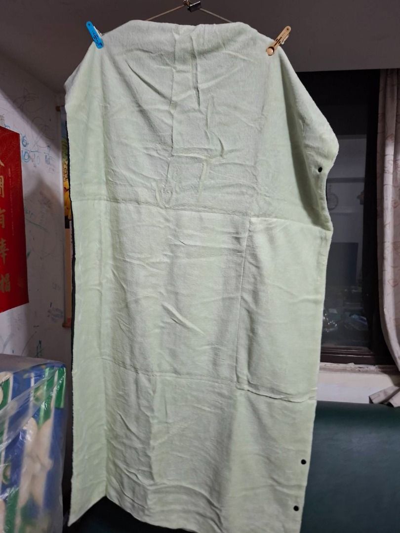 由 qwea123456789 (刊登 ID 1379113807，圖片 2) 提交，位於 台北市 (Taipei) 的 多用途小毛毯 (類別：床具浴巾)，說明：多用途 共有5種 全新未使用過。