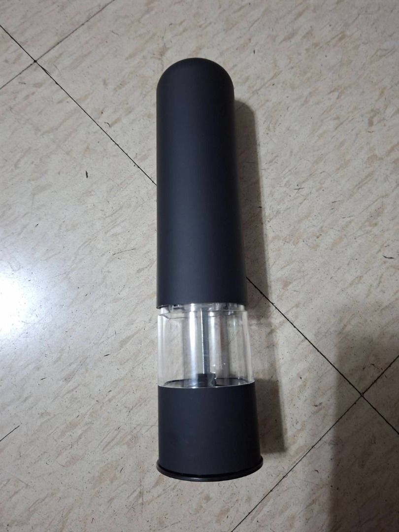 由 qwea123456789 (刊登 ID 1379114417，圖片 1) 提交，位於 台北市 (Taipei) 的 電動研磨器 (類別：食物整理及儲存)，說明：。