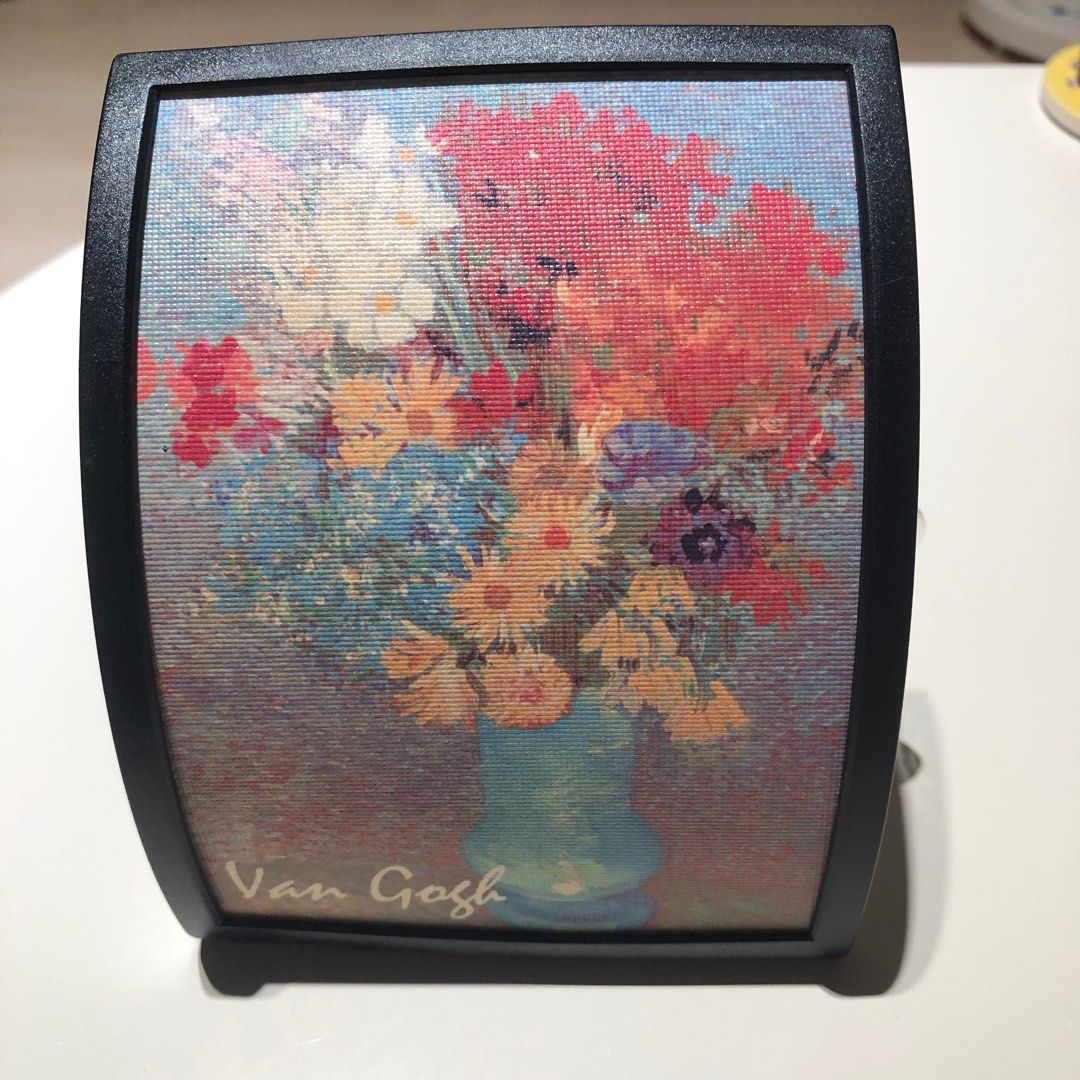 由 meganhuang42005 (刊登 ID 1379120013，圖片 1) 提交，位於 台北市 (Taipei) 的 故宮藝術展購入莫內璀璨花卉夜燈／壁燈 (類別：燈飾)，說明：故宮藝術展購入莫內璀璨花卉夜燈／壁燈，非常美的夜燈，燈光柔和，可轉向、可開關讓室內氛圍充滿藝術的饗宴。