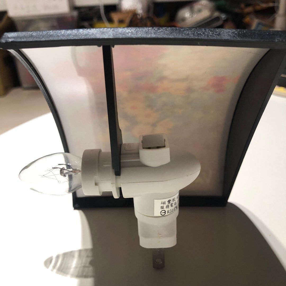 由 meganhuang42005 (刊登 ID 1379120013，圖片 2) 提交，位於 台北市 (Taipei) 的 故宮藝術展購入莫內璀璨花卉夜燈／壁燈 (類別：燈飾)，說明：故宮藝術展購入莫內璀璨花卉夜燈／壁燈，非常美的夜燈，燈光柔和，可轉向、可開關讓室內氛圍充滿藝術的饗宴。