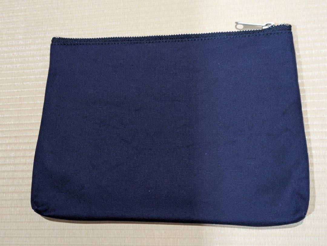 由 m66660000 (刊登 ID 1379023412，圖片 3) 提交，位於 新北市 (New Taipei) 的 中川政七商店帆布雙層收納袋 藍 (類別：孕婦用品)，說明：全新未使用，外包裝已拆。購自日本網站，內有多隔層可分別收納卡片，可做為收納母子手帳用。。