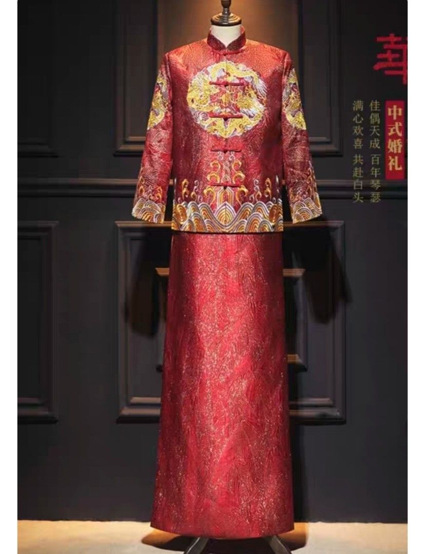 結婚 中式禮服 裙褂 馬褂 出門 （分類：套裝）位於 Hong Kong。 由 canyuet 提交（商品編號 1379089869，圖片 3）。簡介： 結婚，中式 出門，裙褂 男L-XL 女 M-L 每套60 試穿過一次，好新浄 可夾時間，地點交收。