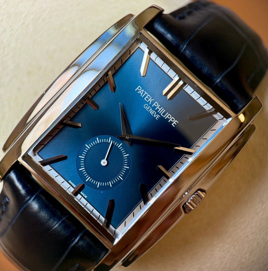Patek Philippe Gondolo 5124G-011 (Category: Watches) located in Singapore. Submitted by deuceseven (Listing ID 1295206642, Image 1). Description: Condition: 9.8/10 (very close to Mint, unpolished‼️) A Patek you dont see everyday, the Gondolo 5124G in Sunburst Blue😎 Ref. 5124G-011 ✅ The Gondolo represents an unlikely bit of Patek Philippe history. One of the most prolific watch retailers of the late 19th century was Gondolo & Labouriau, based in 