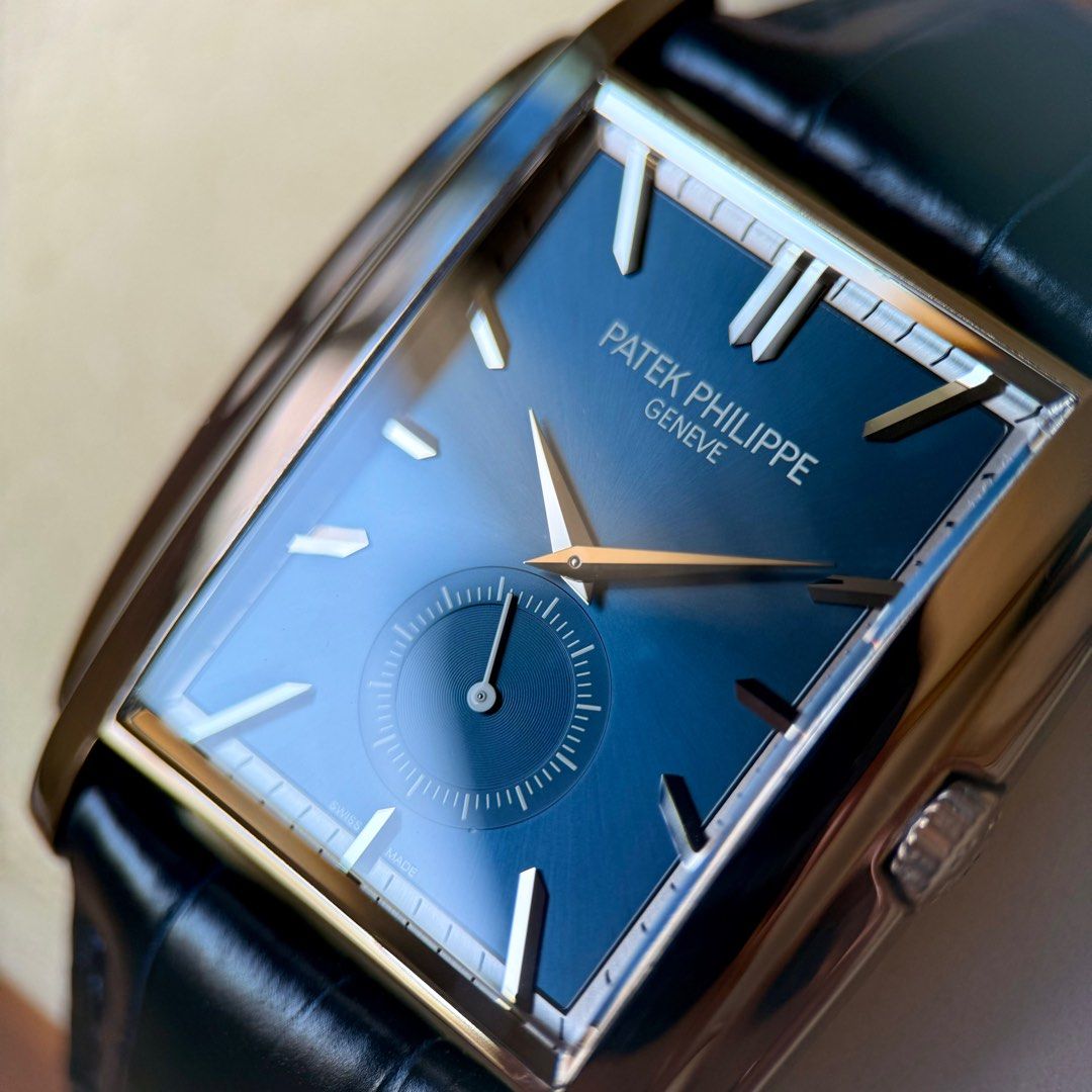Patek Philippe Gondolo 5124G-011 (Category: Watches) located in Singapore. Submitted by deuceseven (Listing ID 1295206642, Image 3). Description: Condition: 9.8/10 (very close to Mint, unpolished‼️) A Patek you dont see everyday, the Gondolo 5124G in Sunburst Blue😎 Ref. 5124G-011 ✅ The Gondolo represents an unlikely bit of Patek Philippe history. One of the most prolific watch retailers of the late 19th century was Gondolo & Labouriau, based in 