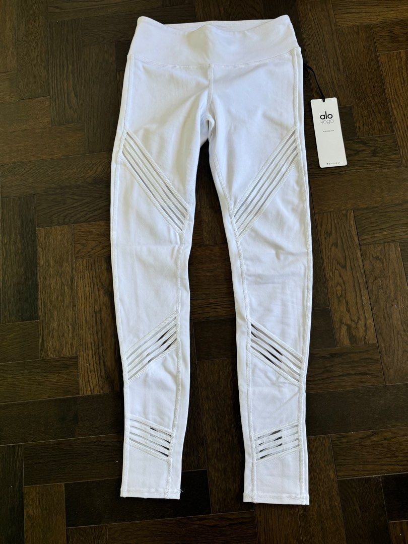 Alo Yoga Multi Legging Updated Classic White XS (Category: Activewear) located in Singapore. Submitted by misstwentyone (Listing ID 1378980942, Image 1). Description: Alo Yoga Multi Legging Updated Classic White XS Add $3 for trackable mailing .