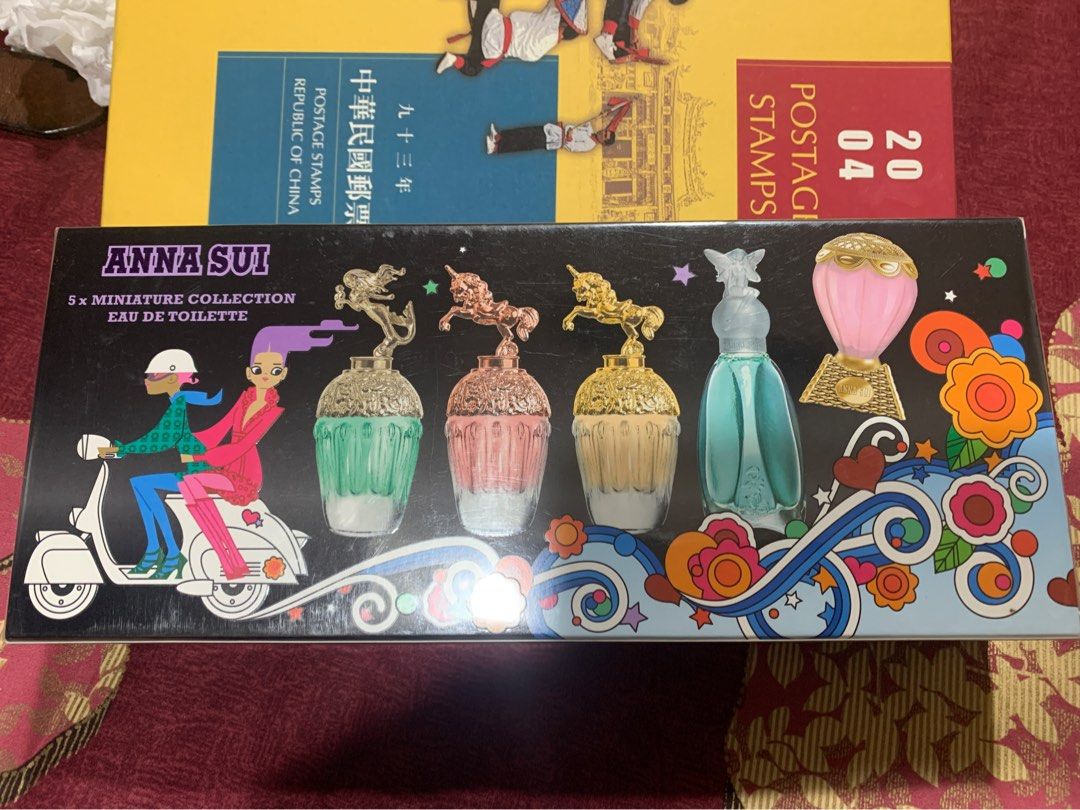 由 wenmindy (刊登 ID 1379060438，圖片 2) 提交，位於 台北市 (Taipei) 的 ANNA SUI 摩登迷你小香禮盒，800不議囉 (類別：香水、體香劑)，說明：。
