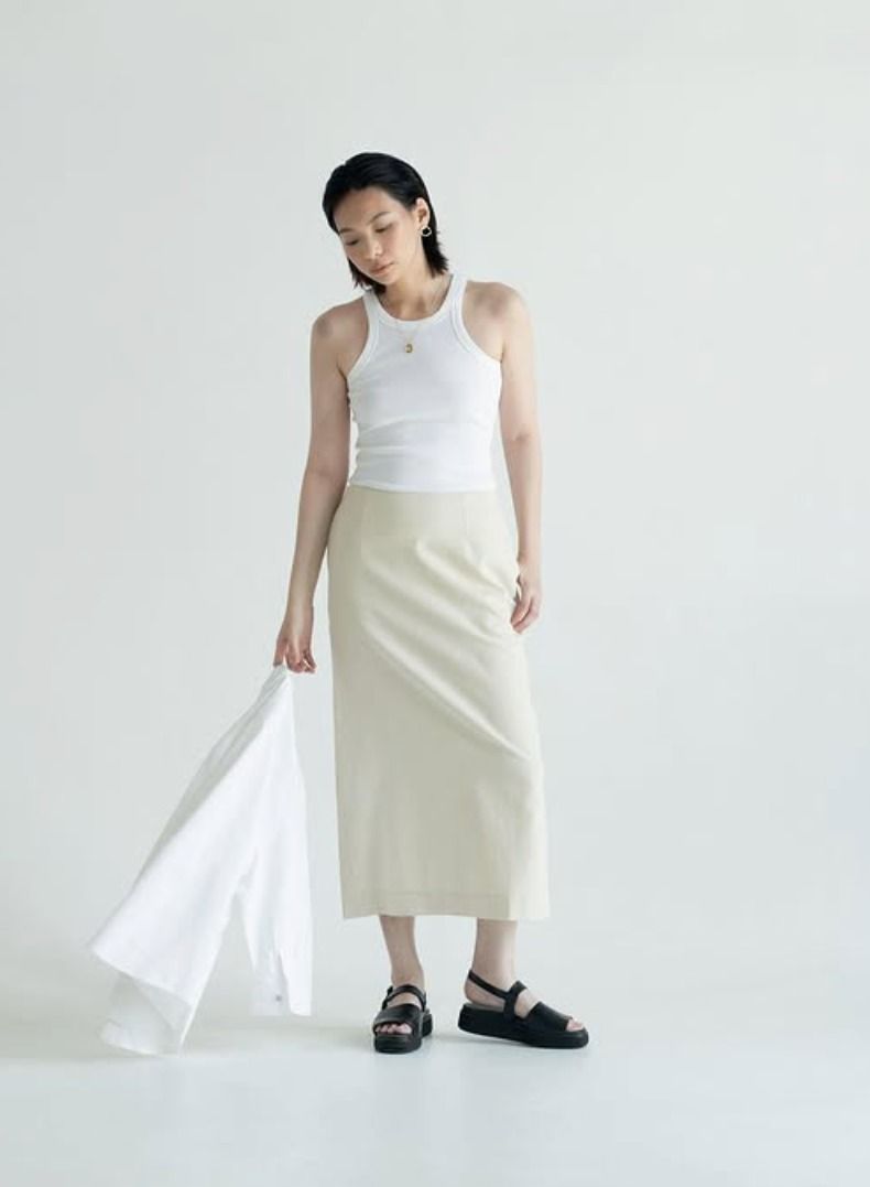 Apara white sleeveless ribbed tank (Category: Sleeveless) located in Manila. Submitted by nikkinat (Listing ID 1379020008, Image 1). Description: Apara sleeveless ribbed tank in white. This was part of their early collections. Good quality tank but I don't like how it fits on me, as a thicc, short-torsoed girly. Also has some slight discoloration around the armpit area cos of my deo, but it's not super noticeable unless you look hard! They don't 