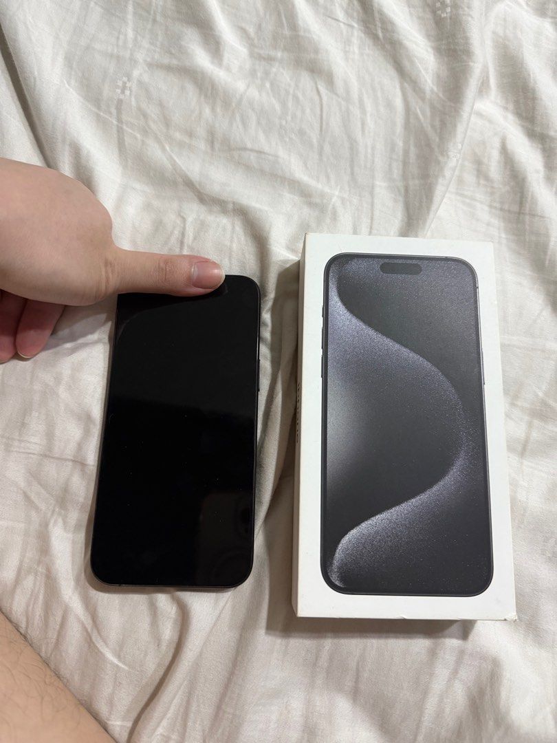 Apple iPhone 15 Pro max - Black (Category: iPhone 15 Series) located in Singapore. Submitted by g4mingskull (Listing ID 1379097752, Image 2). Description: Brand new Apple iPhone 14 Pro in black. Comes with original box. Phone is in pristine condition, never used. Perfect for anyone looking for a new phone. Serious buyers only, please..