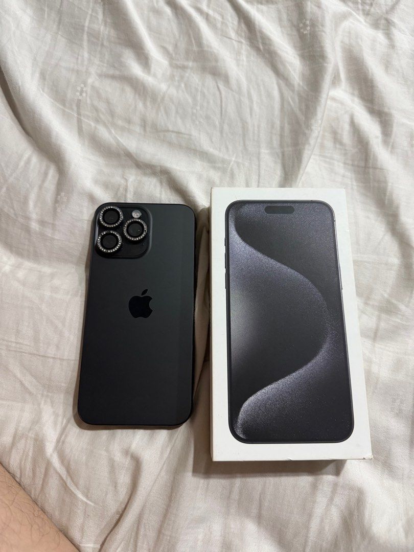 Apple iPhone 15 Pro max - Black (Category: iPhone 15 Series) located in Singapore. Submitted by g4mingskull (Listing ID 1379097752, Image 1). Description: Brand new Apple iPhone 14 Pro in black. Comes with original box. Phone is in pristine condition, never used. Perfect for anyone looking for a new phone. Serious buyers only, please..