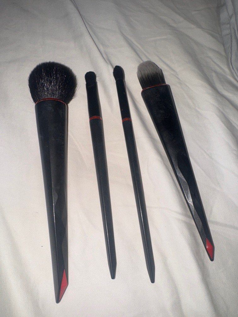 Authentic REVLON Makeup Brushes (Category: Makeup) located in Muntinlupa City. Submitted by goldendealsmanila (Listing ID 1379068457, Image 1). Description: *make up brushes have been thoroughly washed and disinfected* Authentic REVLON make up brushes 📌Foundation Brush (real price: 900₱) since used: 300₱ 📌powder brush (real price: 900₱) since used: 300₱ 📌all over shadow brush (real price: 480₱) since used: 150₱ 📌blending crease brush (real pr