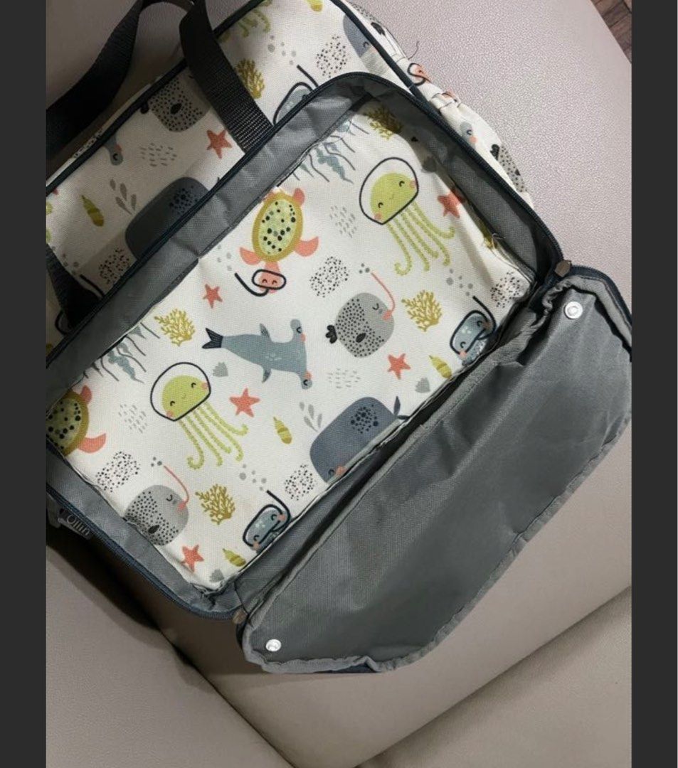 Baby Diaper Bag (Category: Diaper Bags & Wetbags) located in Rizal. Submitted by gonzalesliza58 (Listing ID 1371233314, Image 3). Description: 14.5 inches width 12 inches length.