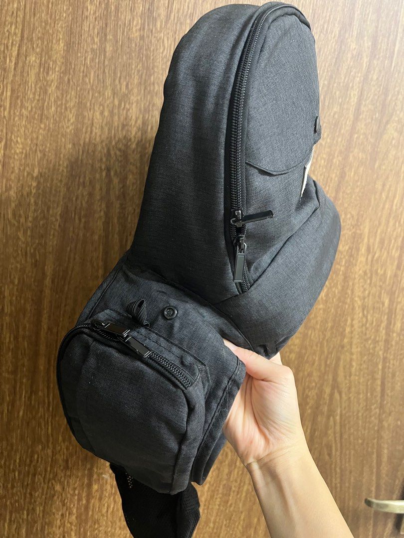 Baby hip carrier (Category: Carriers & Slings) located in Singapore. Submitted by yjtpx (Listing ID 1379013699, Image 3). Description: .