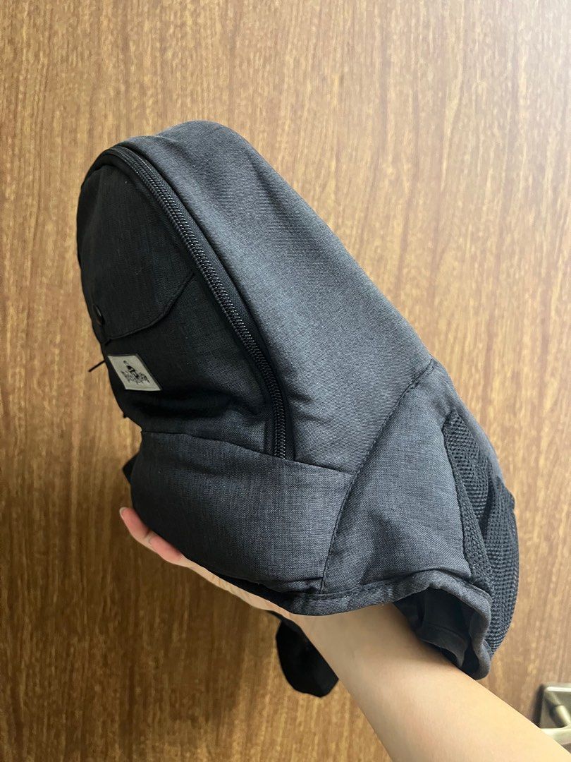 Baby hip carrier (Category: Carriers & Slings) located in Singapore. Submitted by yjtpx (Listing ID 1379013699, Image 1). Description: .