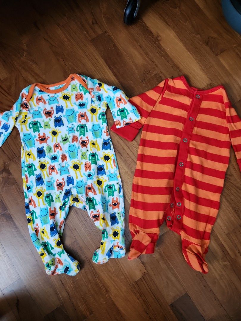 5x Baby Sleepwear Romper (Category: Babies & Kids Fashion) located in Singapore. Submitted by happyshoppingz (Listing ID 1378940139, Image 3). Description: In good condition, no tear or holes except inevitable milk stains on the white one Selling as a set of 5 Check out my listing for more baby / maternity / pregnancy / mothercare related items for more discount.