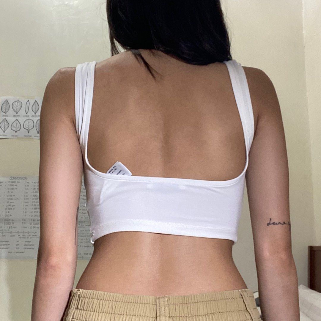 Bershka boat neck scoop back top (Category: Sleeveless) located in Cebu City. Submitted by ahbigil (Listing ID 1379076526, Image 3). Description: Note: The photos that are posted are actual photos of the product/s. -Bershka -worn twice -GOOD AS BRAND NEW -fits XS-Small frames -Great quality Selling this for only ₱180 Model reference: Height: 5’1 Size: XS-S Waist: 25 Bust: 32A Note: NO CANCELLATIONS once order/s has/have been made. No return, no r