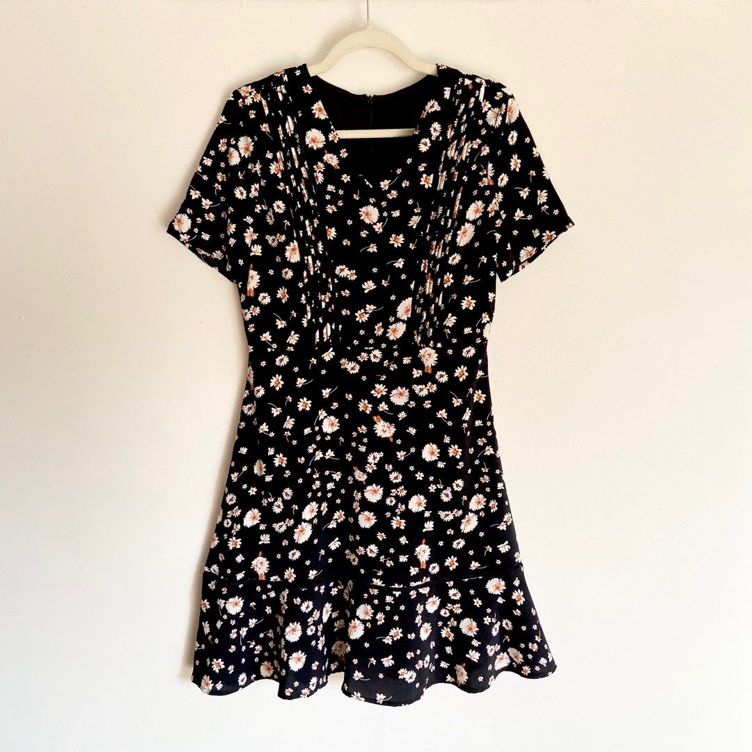 black floral a-line dress (Category: Dresses) located in Quezon City. Submitted by fleurcore (Listing ID 1379084582, Image 1). Description: — one of my favorites 🖤 the most perfect pattern + fit — best fits xs-small frames — perfect date night dress 💌 dm for more pics/inquiries (can’t guarantee ww pics but can provide close ups) 🏷️: vintage midi dress date little black dress dark academia .