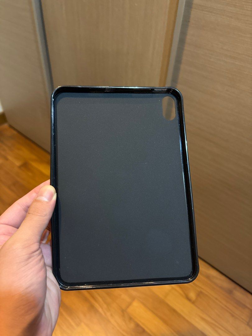Black iPad mini 6 Case (Category: Cases & Sleeves) located in Singapore. Submitted by felzus (Listing ID 1379116176, Image 2). Description: Some marks on the back .