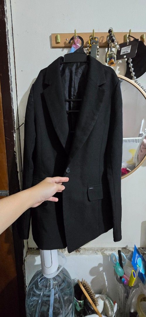 Black Office Blazer (Category: Coats, Jackets and Outerwear) located in Calamba. Submitted by twixieeee17 (Listing ID 1379055627, Image 1). Description: .