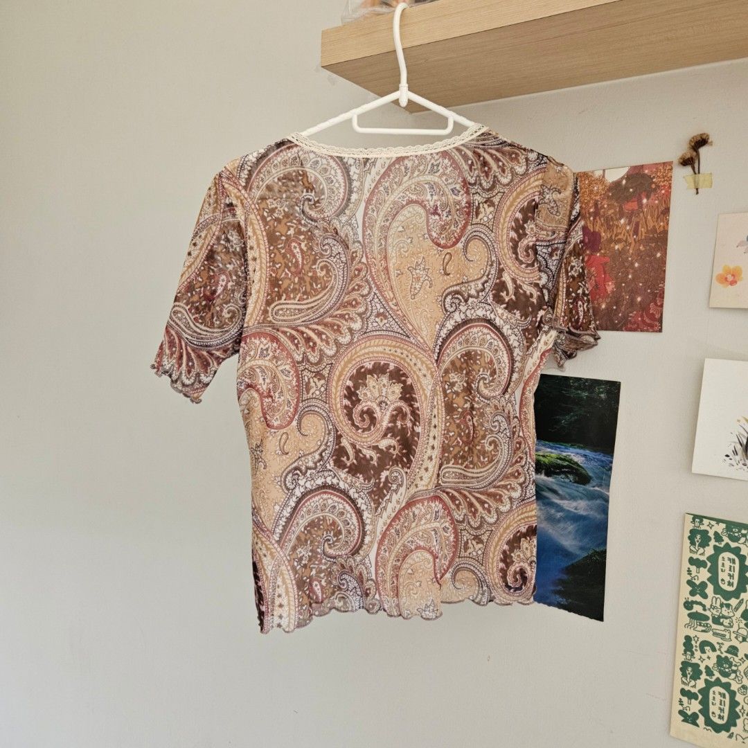 Boho chic bohemian y2k vintage thrifted paisley shirt fairycore cottagecore whimsygoth (Category: Blouses) located in Singapore. Submitted by hsrtm (Listing ID 1379046878, Image 2). Description: +$2 for tracked postage Meetups for $8+ purchases at yewtee mrt and payment must be made before meetup. Partial payment accepted thrifted in great condition, hv never worn it personally mesh paiseley layer with an inner beige cotton layer. ribbon cord tie
