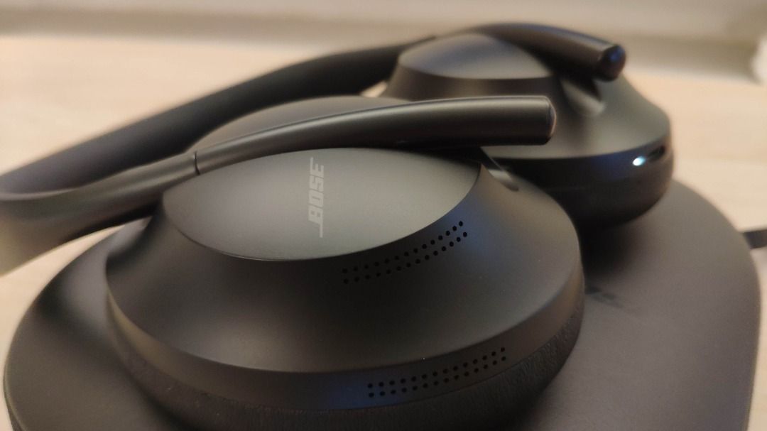 由 zhogood (刊登 ID 1379017669，圖片 2) 提交，位於 新北市 (New Taipei) 的 bose nc700 noise cancelling 消噪耳機 無線藍芽耳機 (類別：頭戴式耳機)，說明：🔸功能正常，無刮傷，保存很好 🔸可連手機APP ，支援語音助理 🔸已過保固，配件如圖 👉附配件： 🔸原廠收納包 🔸USB-C 充電線 🔸3.5mm 音訊連接線 歡迎詢問聊聊～ 。