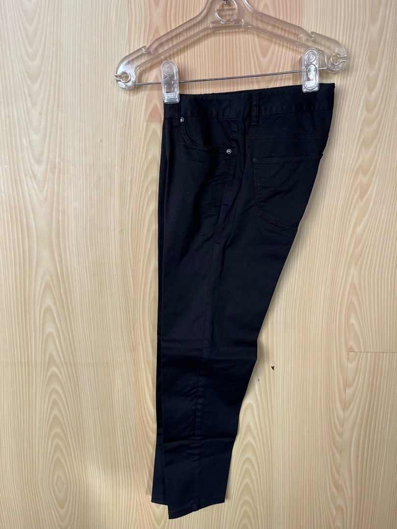 BOSSINI ankle pants (Category: Jeans) located in Pasig City. Submitted by gjoconcepcion (Listing ID 1379007411, Image 2). Description: What a steal for the price! Ang ganda nito in actual, promise. Marked as size 25.