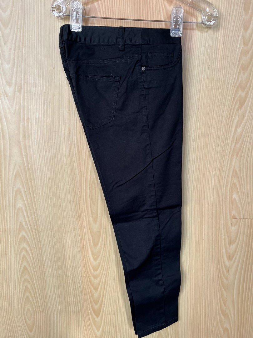 BOSSINI ankle pants (Category: Jeans) located in Pasig City. Submitted by gjoconcepcion (Listing ID 1379007411, Image 3). Description: What a steal for the price! Ang ganda nito in actual, promise. Marked as size 25.