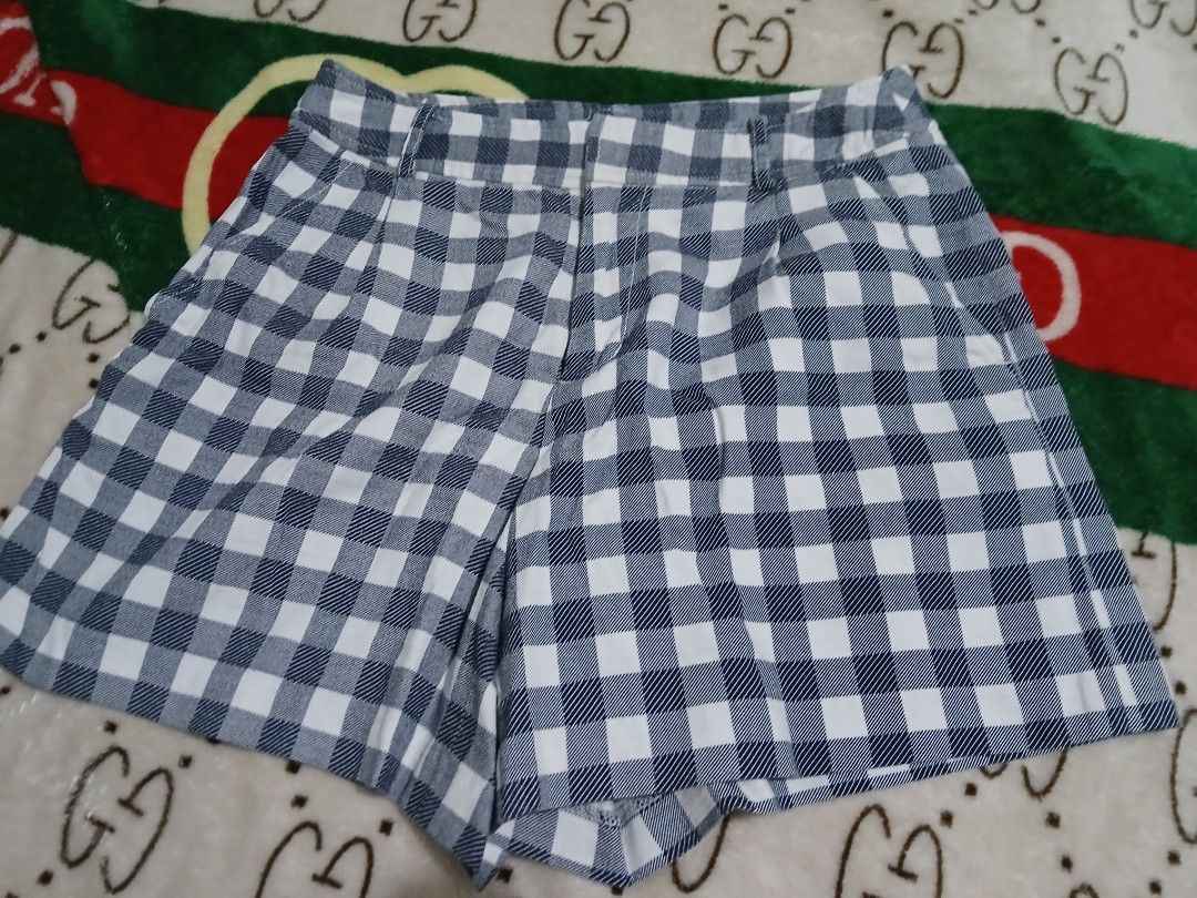 Bundle set (Category: Sets or Coordinates) located in San Fernando. Submitted by goodbuys47 (Listing ID 1379089950, Image 3). Description: Sale cuties for teens top is stretchy and warm short is L on tag but M fits.