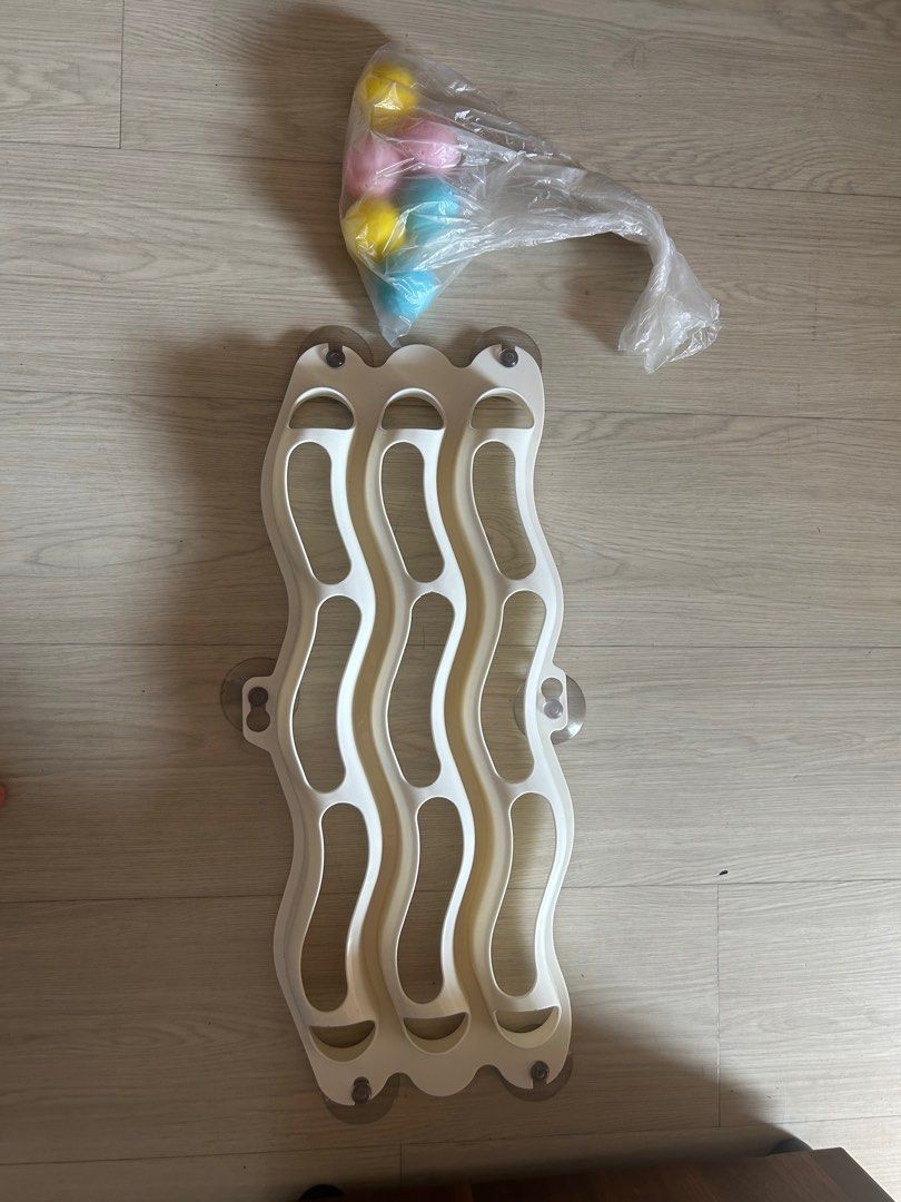 Cat toy (Category: Homes & Other Pet Accessories) located in Singapore. Submitted by lifang10 (Listing ID 1379023311, Image 3). Description: My cat rarely use it so we giving away .