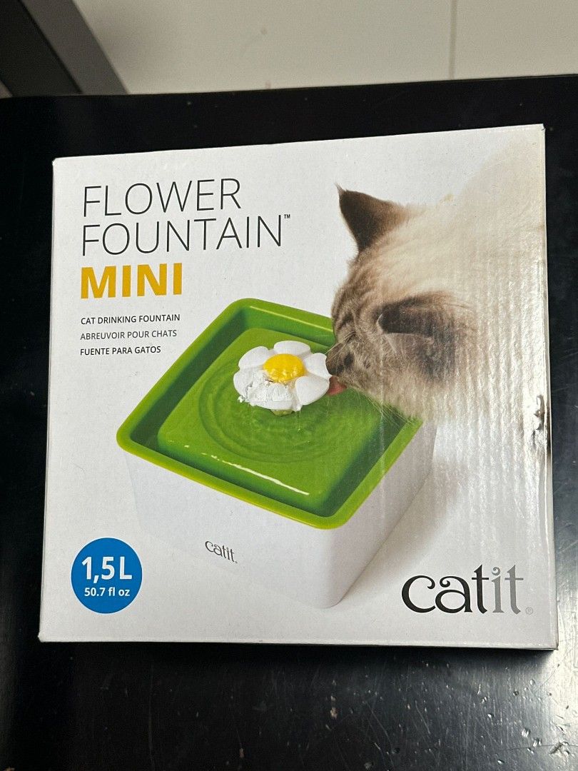 Catit Flower Fountain Mini - 1.5L (Category: Homes & Other Pet Accessories) located in Singapore. Submitted by yayan_17 (Listing ID 1379026887, Image 2). Description: - Catit Flower Fountain Mini for cats - Includes: Fountain, filter packs, power adapter, and box - Excellent condition - Ready to use - Helps keep your cat hydrated.