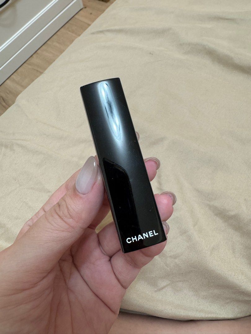 由 wakelysleepy (刊登 ID 1379112178，圖片 1) 提交，位於 台北市 (Taipei) 的 Chanel秋冬必備暗黑系唇膏136 (類別：唇部彩妝、保養)，說明：僅用過幾次，無外盒，保證專櫃買回。。