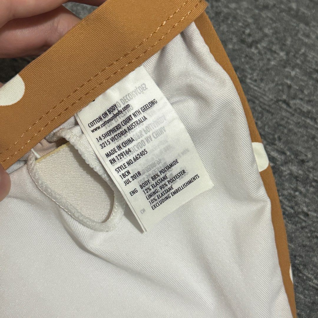 Cotton on bikini top (Category: Bikinis & Swimsuits) located in San Pedro. Submitted by graeeee (Listing ID 1378979709, Image 3). Description: bought in AUS with padding! qualityyyy best fit xs-small frames.