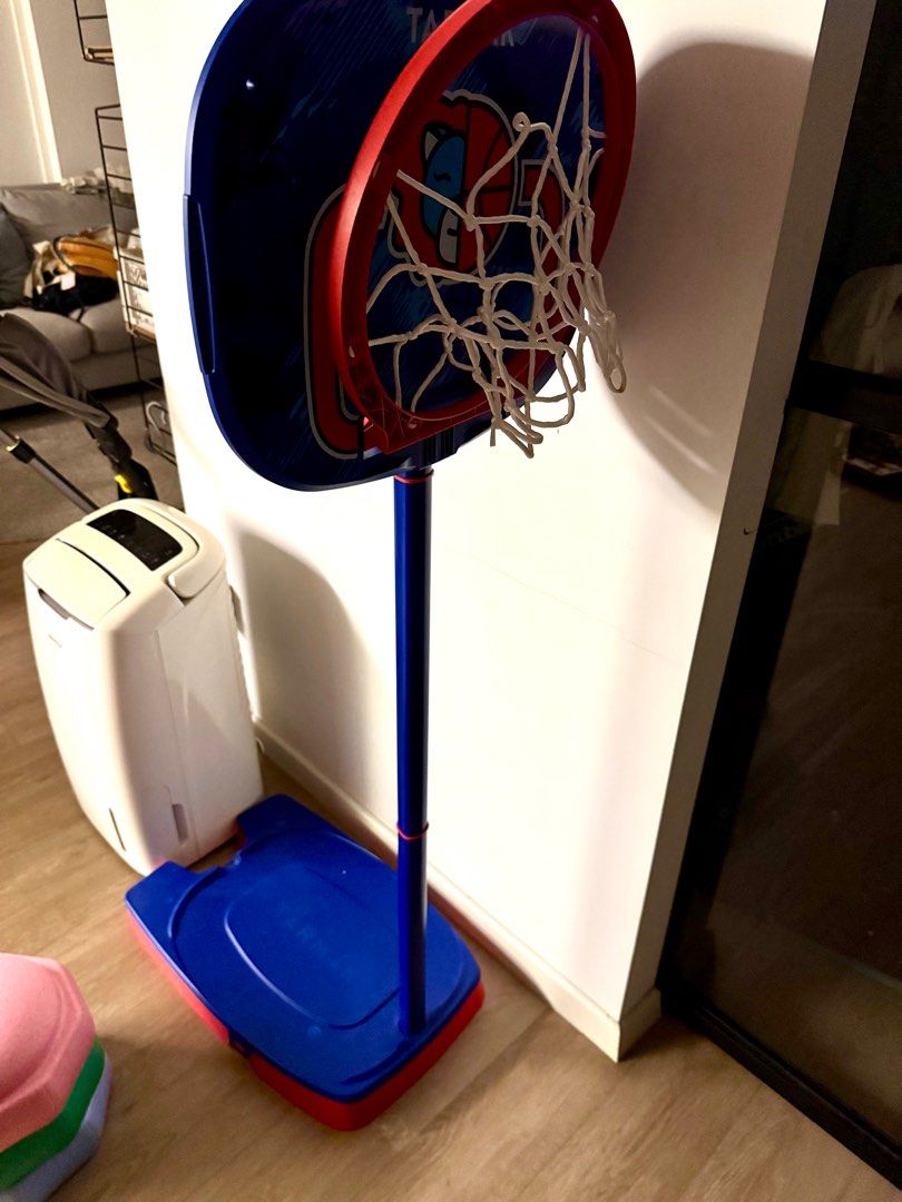 Decathlon tarmak basketball hoop (Category: Infant Playtime) located in Singapore. Submitted by meschme (Listing ID 1379064667, Image 1). Description: .