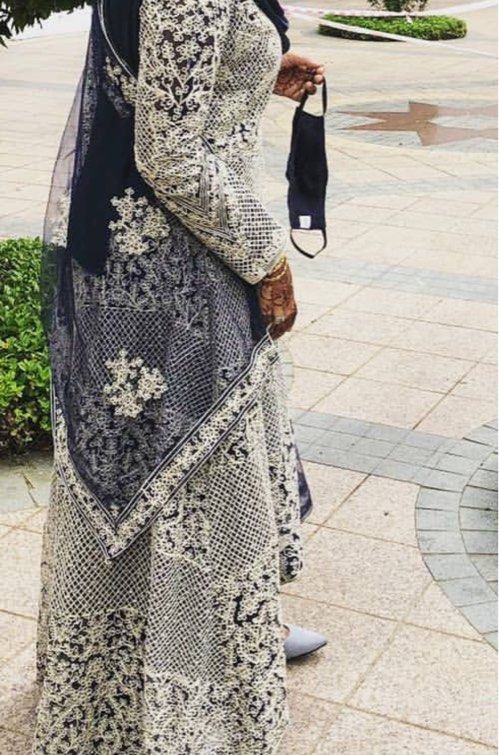 Embroidered Indian Pakistani Dress with Dupatta (Category: Dresses) located in Singapore. Submitted by hannafields (Listing ID 1379114156, Image 2). Description: Beautiful Pakistani dress with intricate embroidery. Includes a matching dupatta. The dress appears to be in excellent condition, perfect for special occasions. The color combination is elegant and eye-catching. Only worn once for brother’s wedding Original price: $200 .