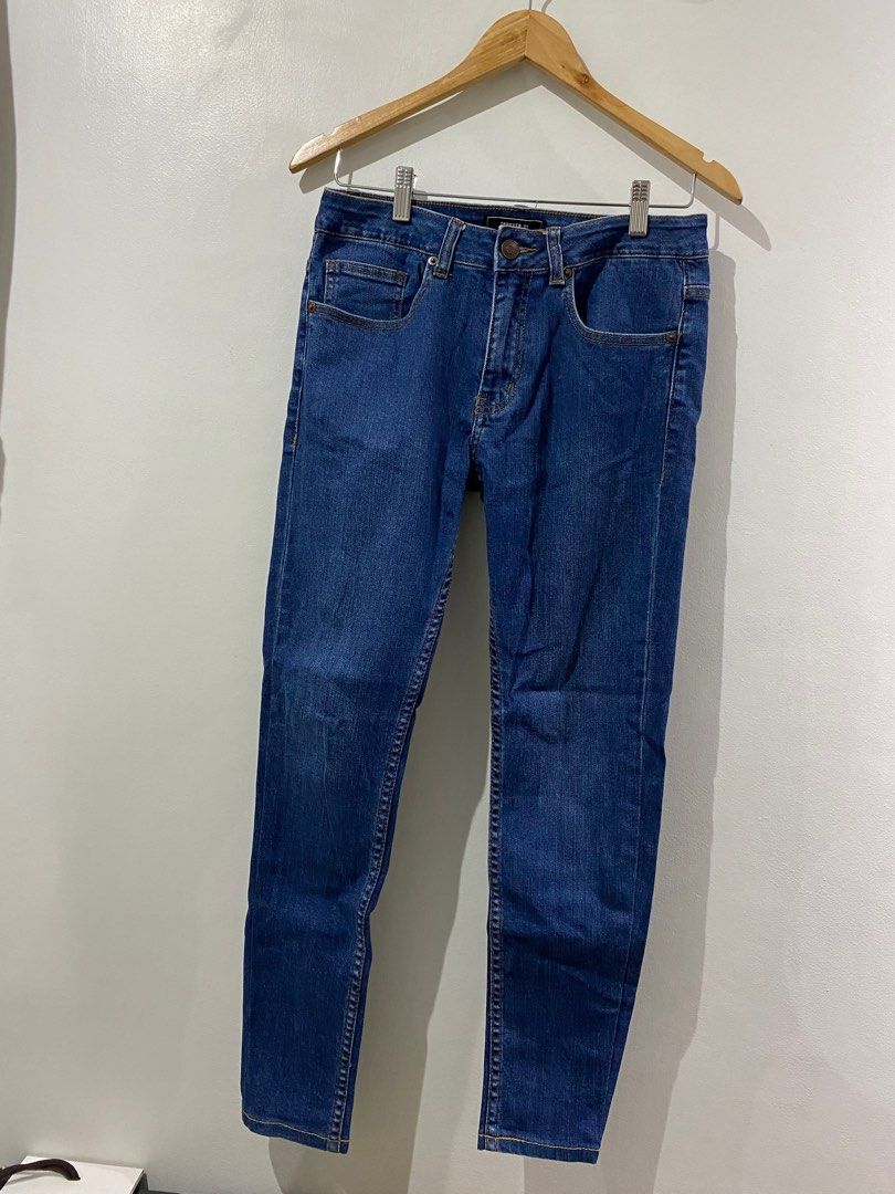Forever21 Denim Jeans Dark Blue (Category: Jeans) located in Quezon City. Submitted by r_decluttering (Listing ID 1379095387, Image 2). Description: Forever21 Denim Jeans Dark Blue Size 29/30 Length: 37 Leg opening: 5 | baston No issues.