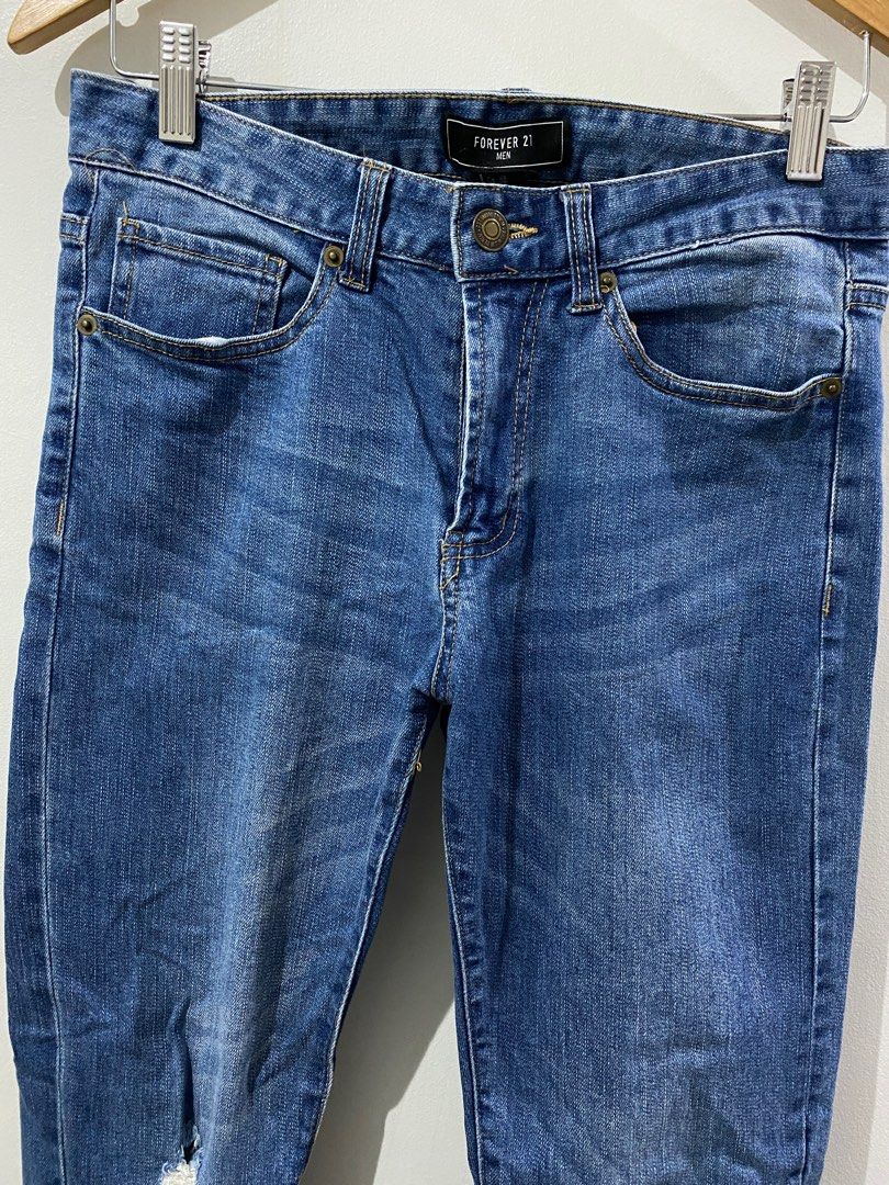 Forever21 Ripped Denim Jeans (Category: Jeans) located in Quezon City. Submitted by r_decluttering (Listing ID 1379095591, Image 1). Description: Forever21 Ripped Denim Jeans Size 29/30 Length: 36.5 Leg opening: 5 | baston No issues .