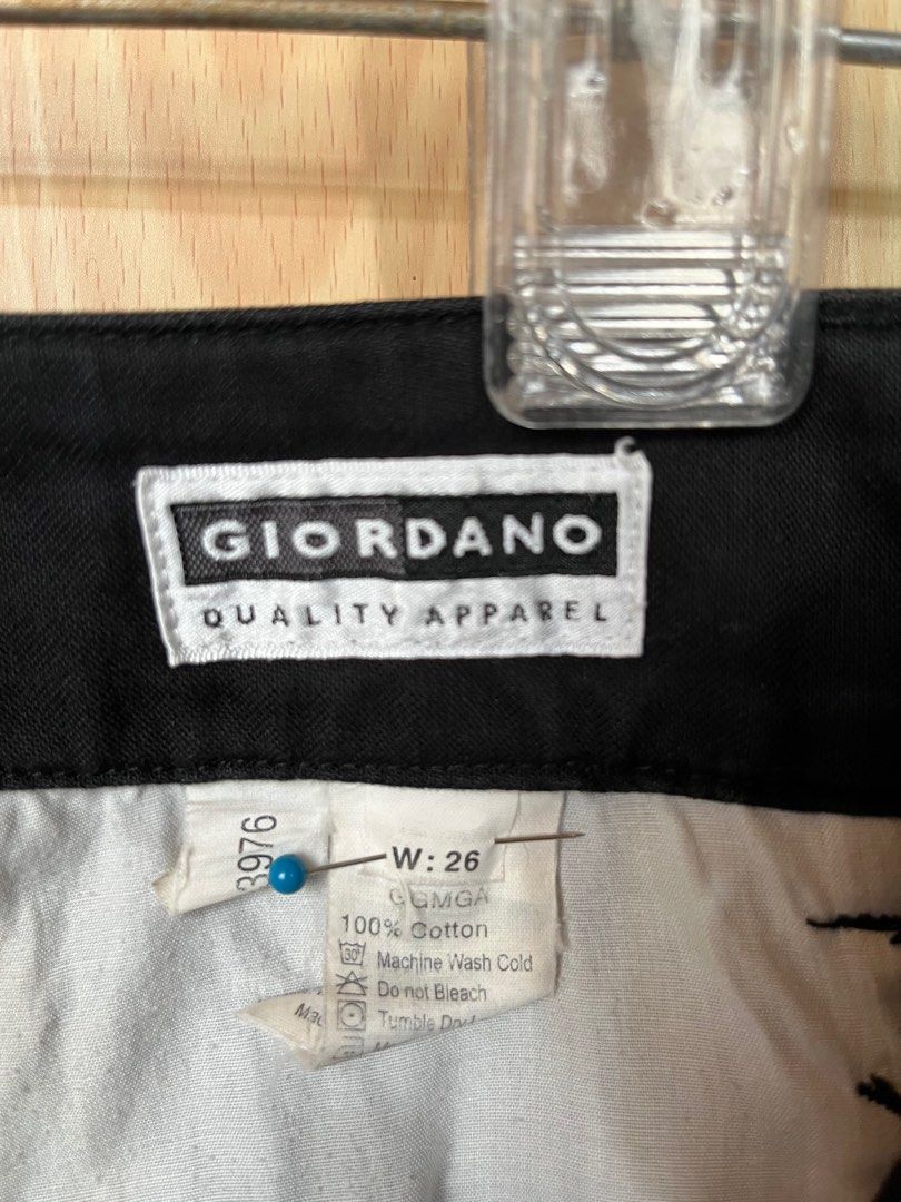 Giordano shorts (Category: Shorts) located in Pasig City. Submitted by gjoconcepcion (Listing ID 1379002940, Image 3). Description: Ganda nito. ganda ng tela. Marked as size 26. From Hongkong..