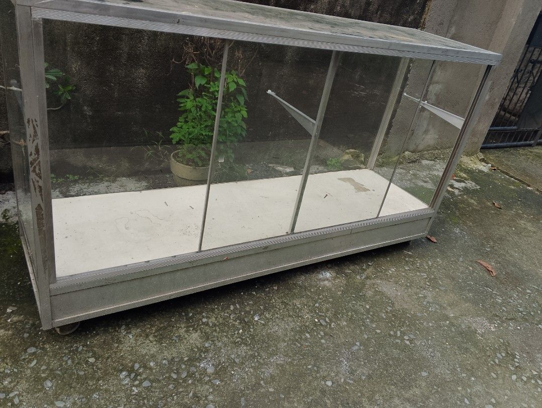 Glass Stante 6feet (Category: Office Furniture & Fixtures) located in Rizal. Submitted by princesscr00586 (Listing ID 1379022585, Image 1). Description: For Sale 2nd Hand No Cracks Issue No Glass Inside 6 feet Glass Stante.
