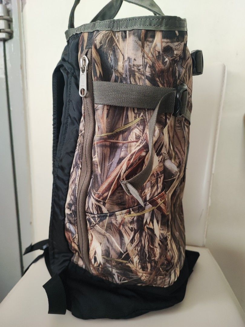 Gregory Backpack （分類：背包）位於 Hong Kong。 由 sy14666 提交（商品編號 1379042991，圖片 3）。簡介： 九成新、多圖、荃灣線地鐵交收。