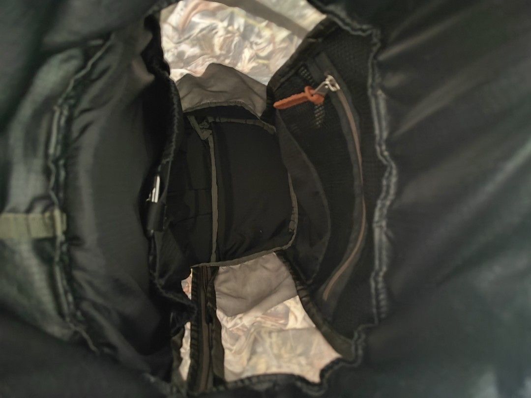 Gregory Backpack （分類：背包）位於 Hong Kong。 由 sy14666 提交（商品編號 1379042991，圖片 5）。簡介： 九成新、多圖、荃灣線地鐵交收。