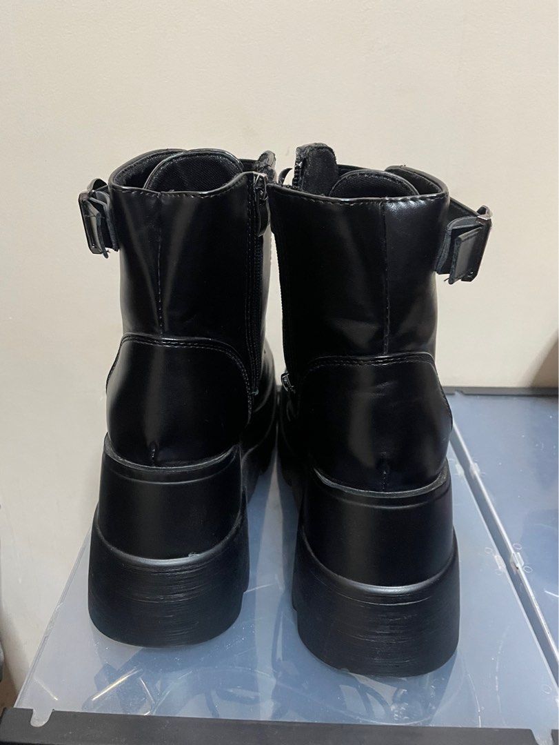 Grunge Women Boots (RUSH) (Category: Boots) located in Calamba. Submitted by declutter.jiji (Listing ID 1379002133, Image 3). Description: Bought it for 1.1k RUSH SALE! RUSH SALE! From Shein Grunge Aesthetic Good as new! Size: 37 MOP: Gcash Delivery Service: LBC, Lalamove .