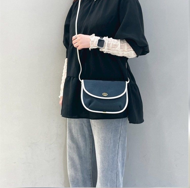 Gucci vintage slingbag (Category: Luxury Bags & Wallets) located in Muntinlupa City. Submitted by twoangels.11.14.2023 (Listing ID 1378936026, Image 1). Description: Gucci vintage Slingbag Riri zipper .