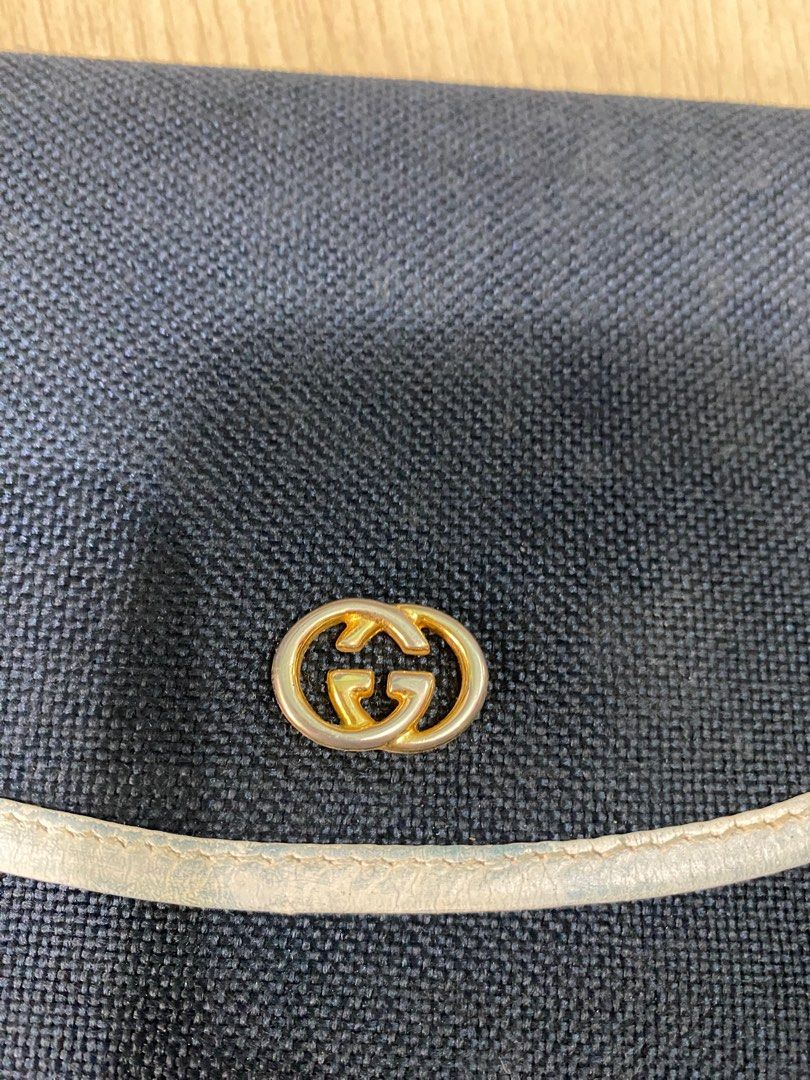 Gucci vintage slingbag (Category: Luxury Bags & Wallets) located in Muntinlupa City. Submitted by twoangels.11.14.2023 (Listing ID 1378936026, Image 3). Description: Gucci vintage Slingbag Riri zipper .