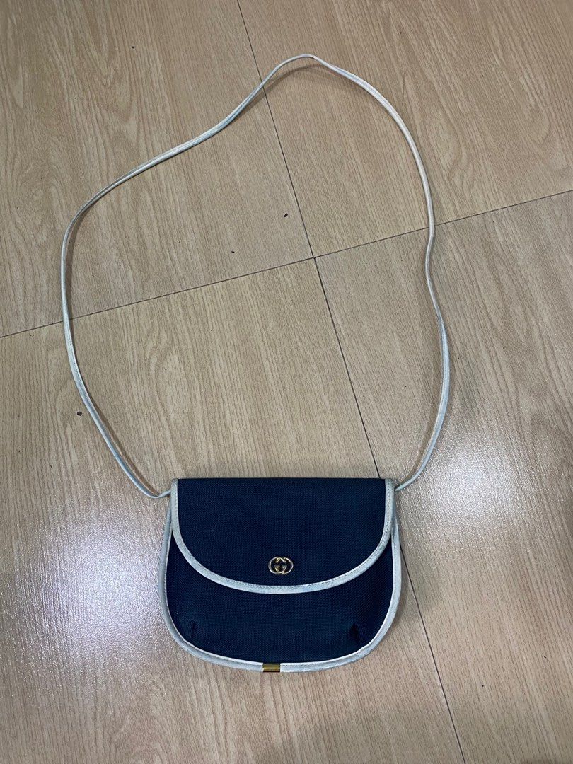 Gucci vintage slingbag (Category: Luxury Bags & Wallets) located in Muntinlupa City. Submitted by twoangels.11.14.2023 (Listing ID 1378936026, Image 2). Description: Gucci vintage Slingbag Riri zipper .