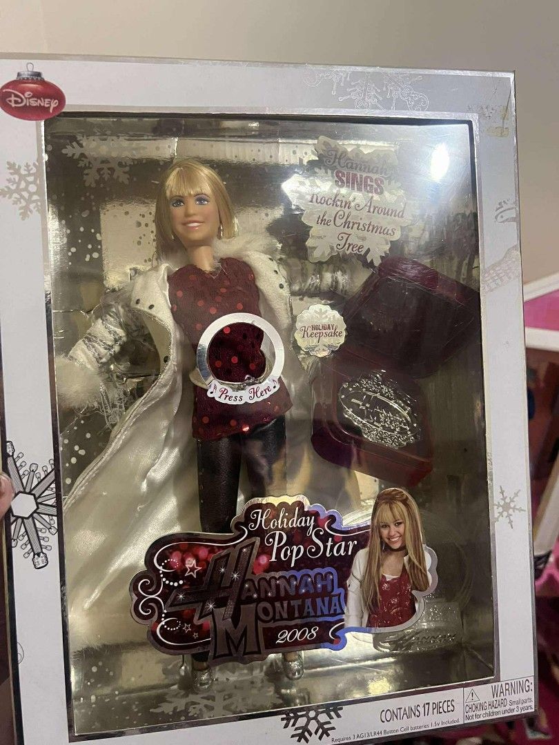 Hannah Montana 2008 Holiday Pop Star Doll (NIB) (Category: Kids Toys) located in Antipolo. Submitted by thaliastar09 (Listing ID 1379110799, Image 1). Description: Hannah Montana 2008 Holiday Pop Star Doll (NIB) Need to change batt. Payment: Online Transfer! GCASH, BPI, BDO and Metrobank MOD: Lalamove & LBC COP For rush shipping FLASH express - by schedule Also available for pickup if you're near my area. - Antipolo Near SM DOWNTOWN & SM MASINAG 