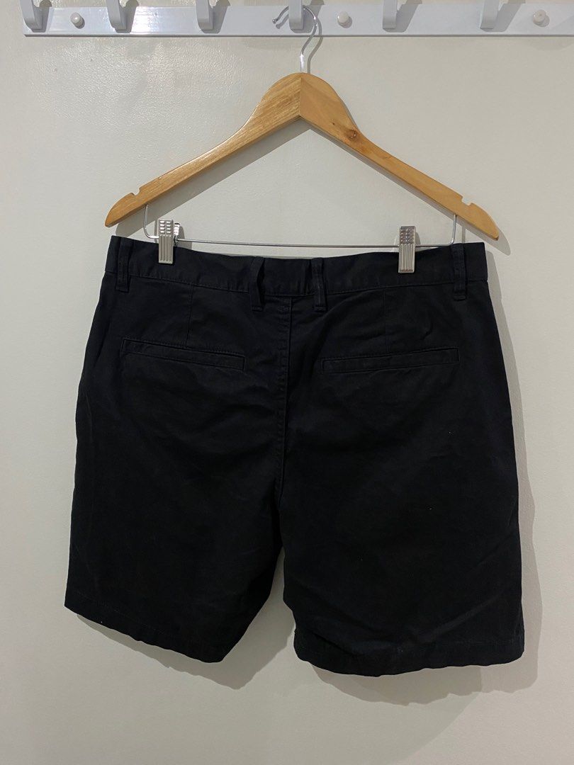 H&M Black Canvas Shorts (Category: Shorts) located in Quezon City. Submitted by r_decluttering (Listing ID 1379094750, Image 2). Description: H&M Black Canvas Shorts Size 31 Good as new. Used once. Bought for 1k+ Length: 18 Leg opening: 11.