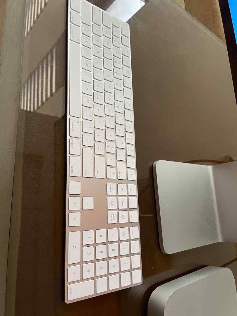 iMac (Category: Desktops) located in Pasig City. Submitted by migzeth (Listing ID 1379055800, Image 3). Description: Selling iMac ✨ Bought for ₱200k++. Complete set with box + Magic Keyboard Note: There’s a small crack at the bottom, but it doesn’t affect performance Selling for only ₱85,000. Bought in 2022 and no receipt kasi nawala na. What you see is what you get. Wag maghanap ng wala diyan para hindi sayang oras natin parehas. Can do meet up 