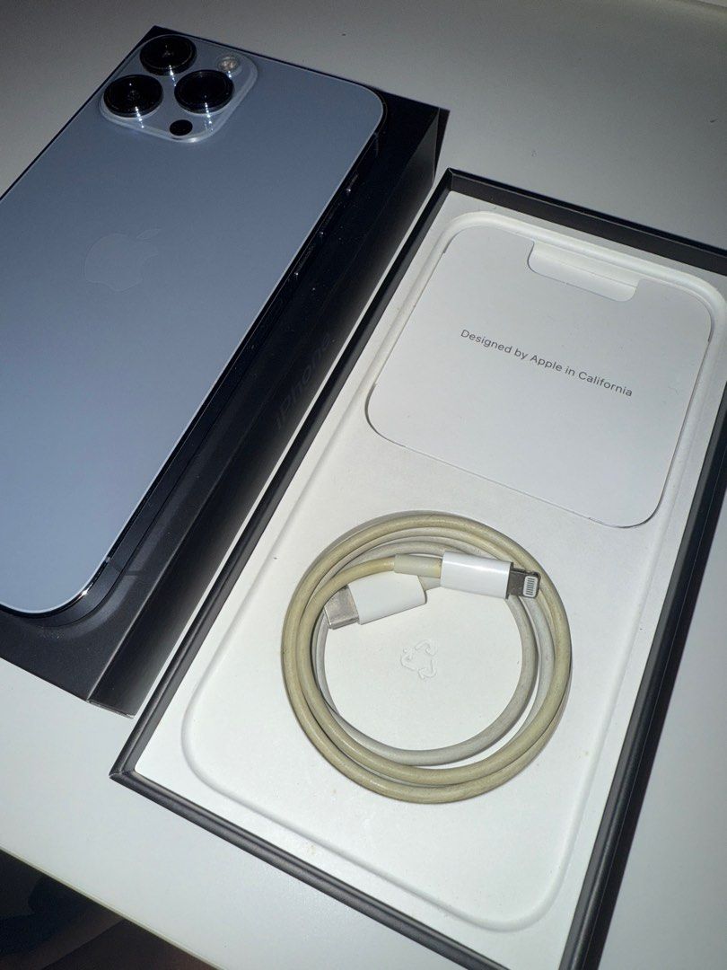 iPhone 13 Pro Max Sierra Blue 128GB (Category: iPhone 13 Series ) located in Singapore. Submitted by krysxx_ (Listing ID 1379098106, Image 2). Description: Comes in original box + original charging wire. Phone comes with tempered glass screen protector Includes additional freebies: - 1x MagSafe Clear Casing - 1x ugreen usb C to lightning charging wire - New tempered glass screen protector (i think 1x new, will throw in more if i have extra) Meetu