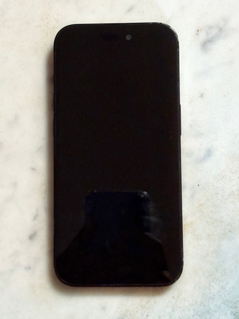 iPhone 14 Pro Space Black 1 TB (Category: iPhone 14 Series) located in Singapore. Submitted by bobbbshop (Listing ID 1379106951, Image 2). Description: Iphone 14 Pro. -has some small dents at the sides as seen - LCD screen has been changed due to scratches (not original) - iPhone heats up a little, selling it cheaper if u want to change the screen to original. Other than that everything else is in good condition, battery is 100%, storage 1TB sure