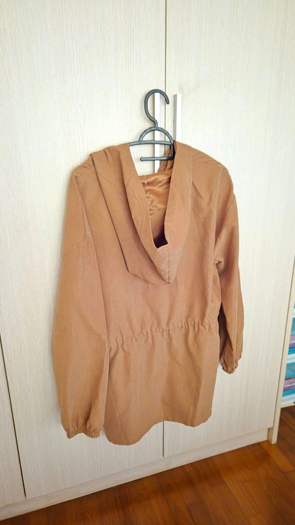 Jacket (Category: Coats, Jackets and Outerwear) located in Singapore. Submitted by lilian888 (Listing ID 1379011505, Image 3). Description: M size, shoulder 40-44cm good for cooling place. light weight and trendy. sell it to clear storage space..